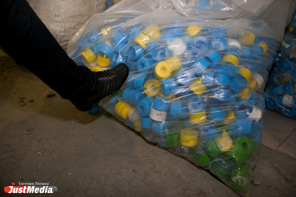 Отходы — в доходы! Как бутылки из-под кетчупа, пластиковые пакеты и банки обретают вторую жизнь - Фото 2