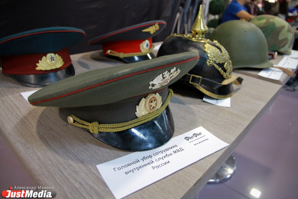 В Екатеринбурге создали гигантскую двухметровую шляпу весом 155 граммов - Фото 2