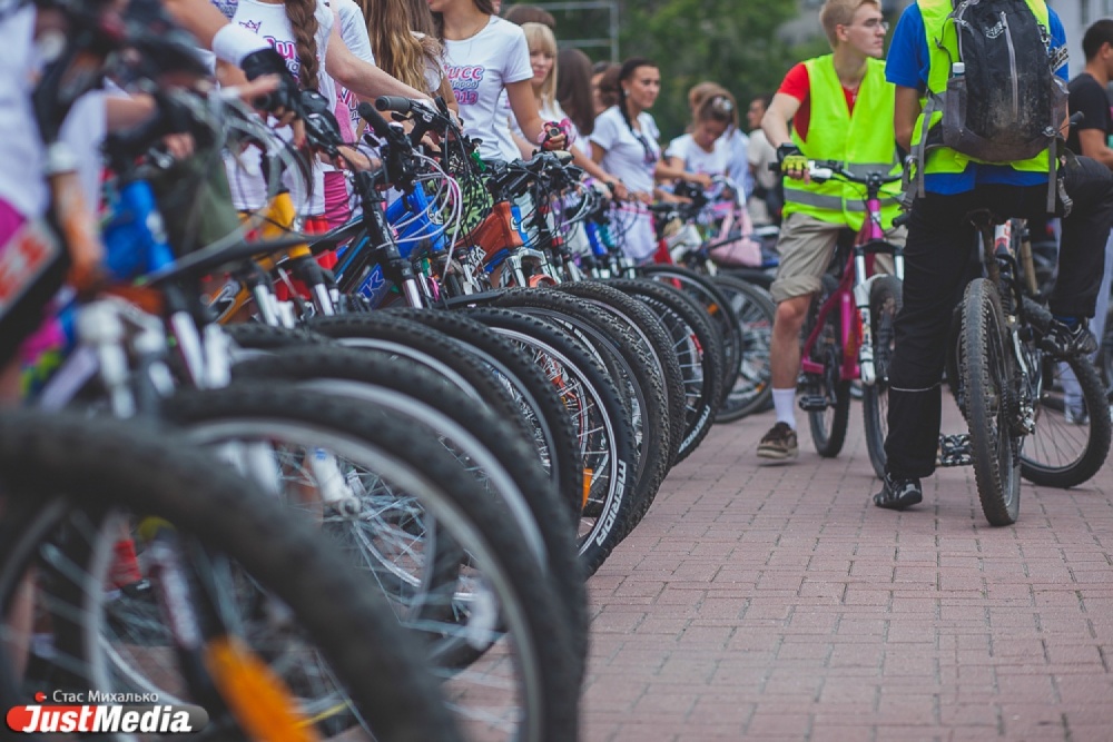 Полторы тысячи велосипедистов и 46 километров пути — в Екатеринбурге прошла «Веломагистраль» - Фото 4