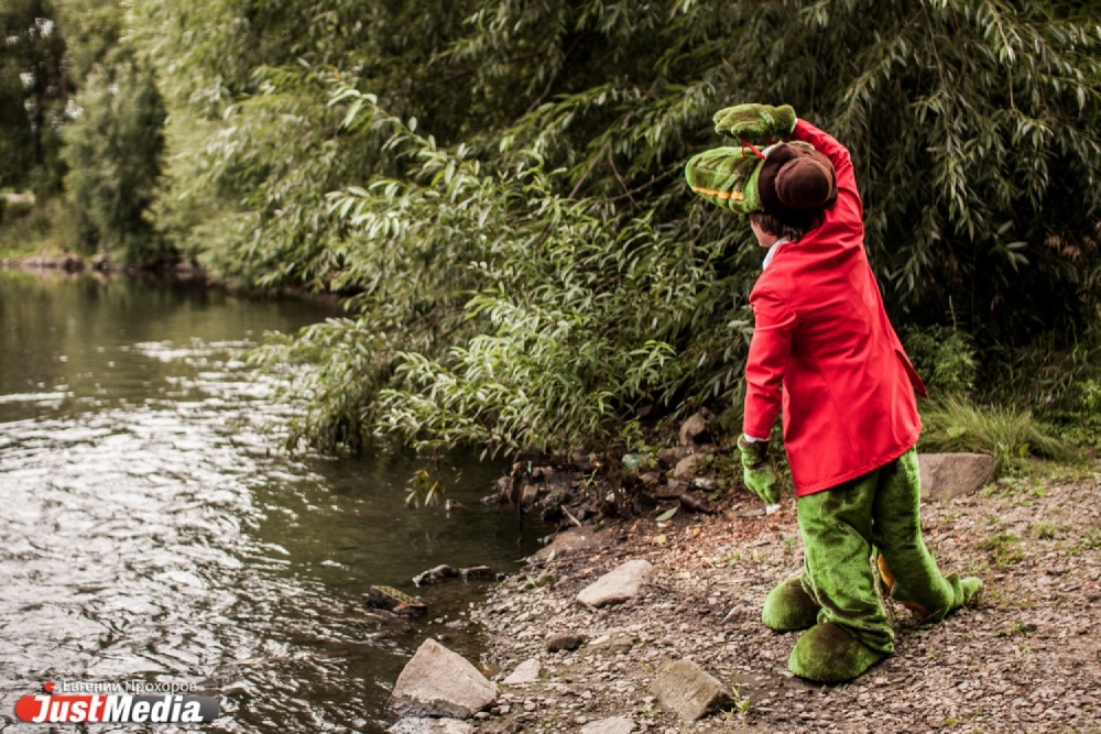 Журналисты JustMedia.Ru попытались найти крокодила, нарядившись в его отца Гену - Фото 5