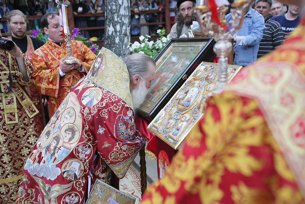 Наталья Поклонская и еще 60 тысяч верующих приняли участие в Царском крестном ходу. ФОТО - Фото 10