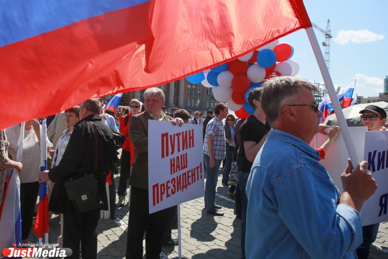 Силовики проредили колонны сторонников Путина. Не все, пришедшие поддержать государственный курс, смогли попасть на площадь - Фото 7