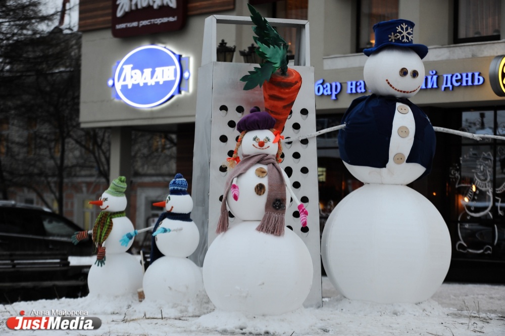 Снеговики в Екатеринбурге захватили гигантскую терку и кафе-бар - Фото 3