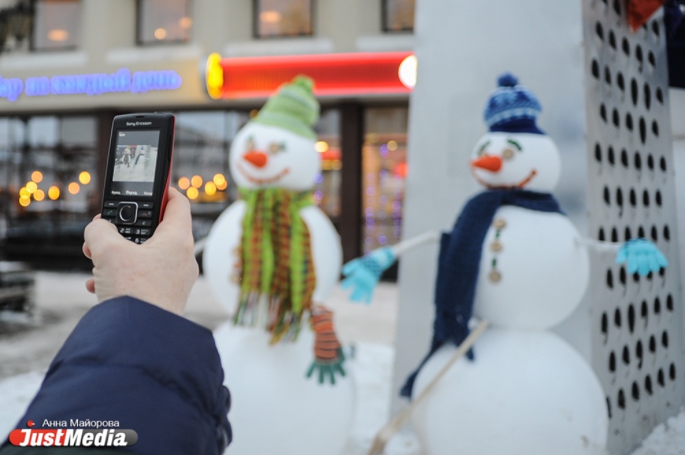 Снеговики в Екатеринбурге захватили гигантскую терку и кафе-бар - Фото 4