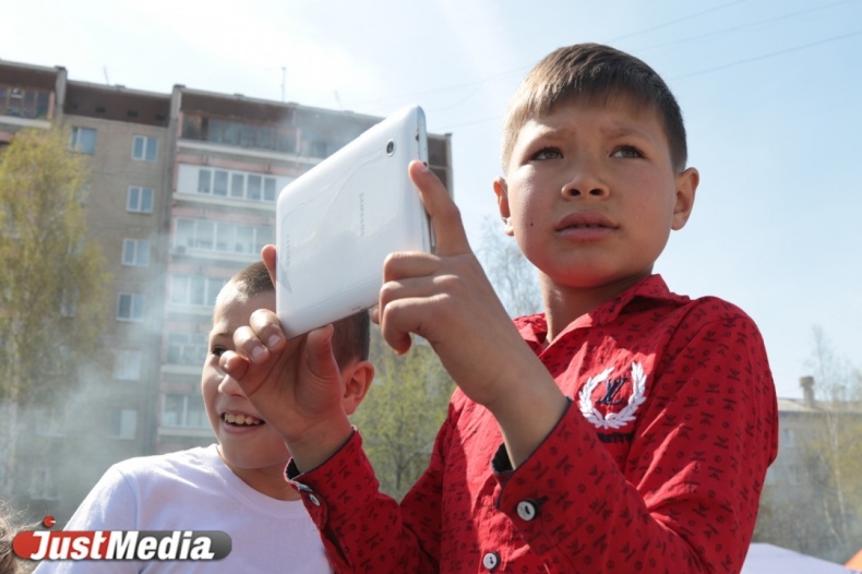 Штурмовики из Киргизии и «Катюша»: Верхняя Пышма встретила День Победы  - Фото 14