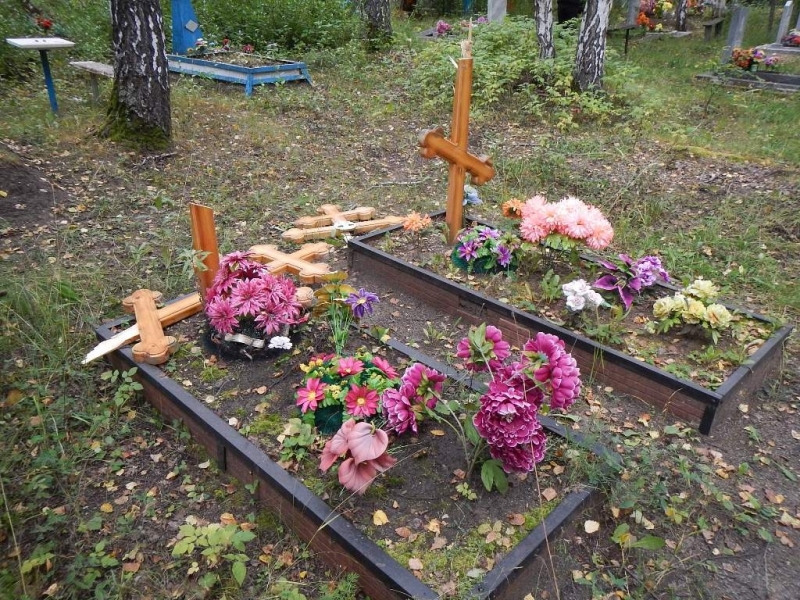 Под Каменском-Уральским малолетки «ради забавы» устроили погром на кладбище. ФОТО - Фото 2