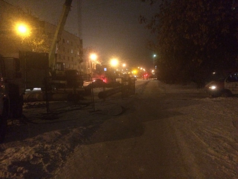 Жители нескольких улиц на ВИЗе провели вечер ночь без отопления и горячей воды. ФОТО - Фото 2