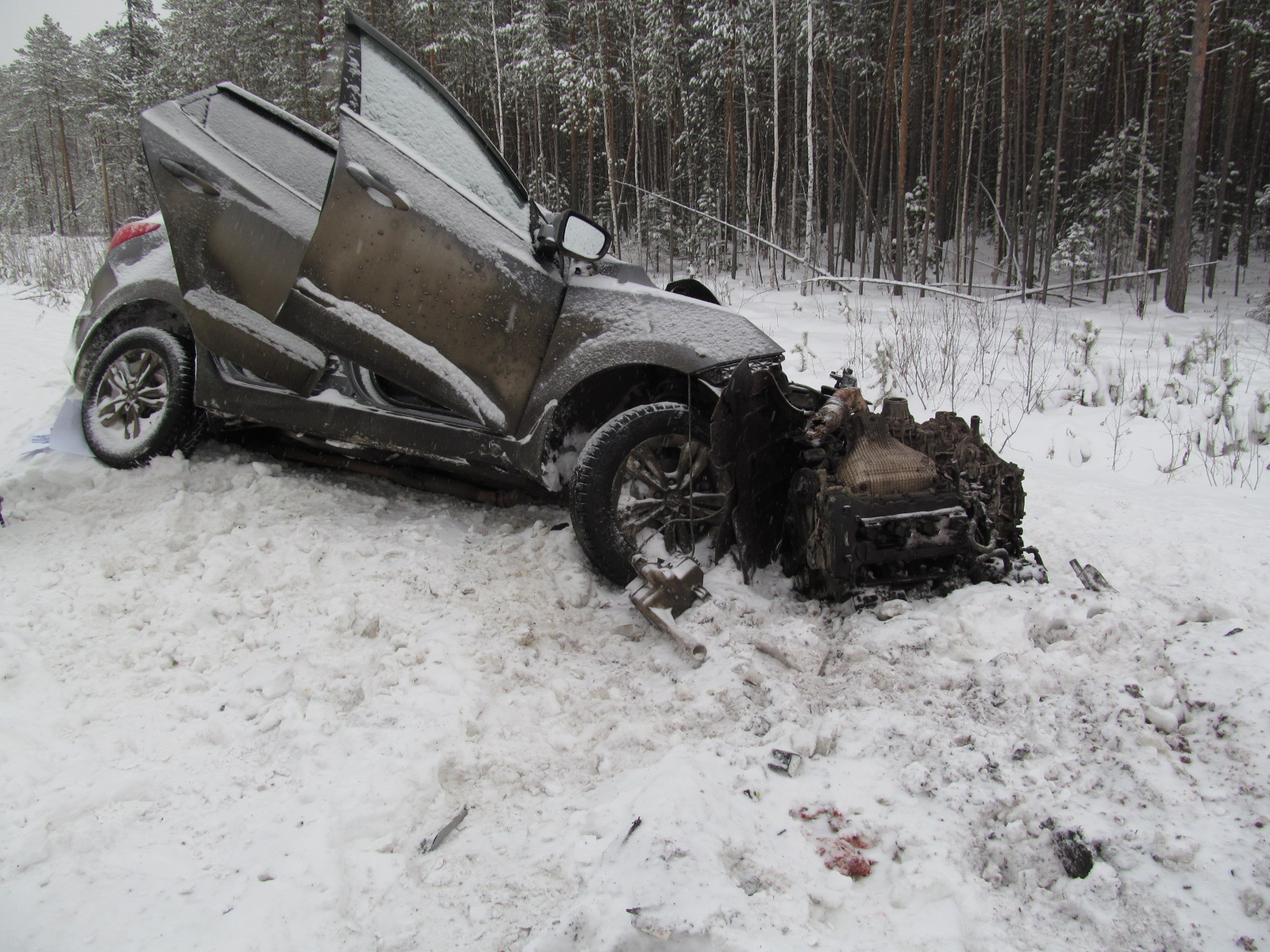 На трассе Пермь—Ивдель—ХМАО в ДТП погиб один человек, двое доставлены в реанимацию - Фото 6