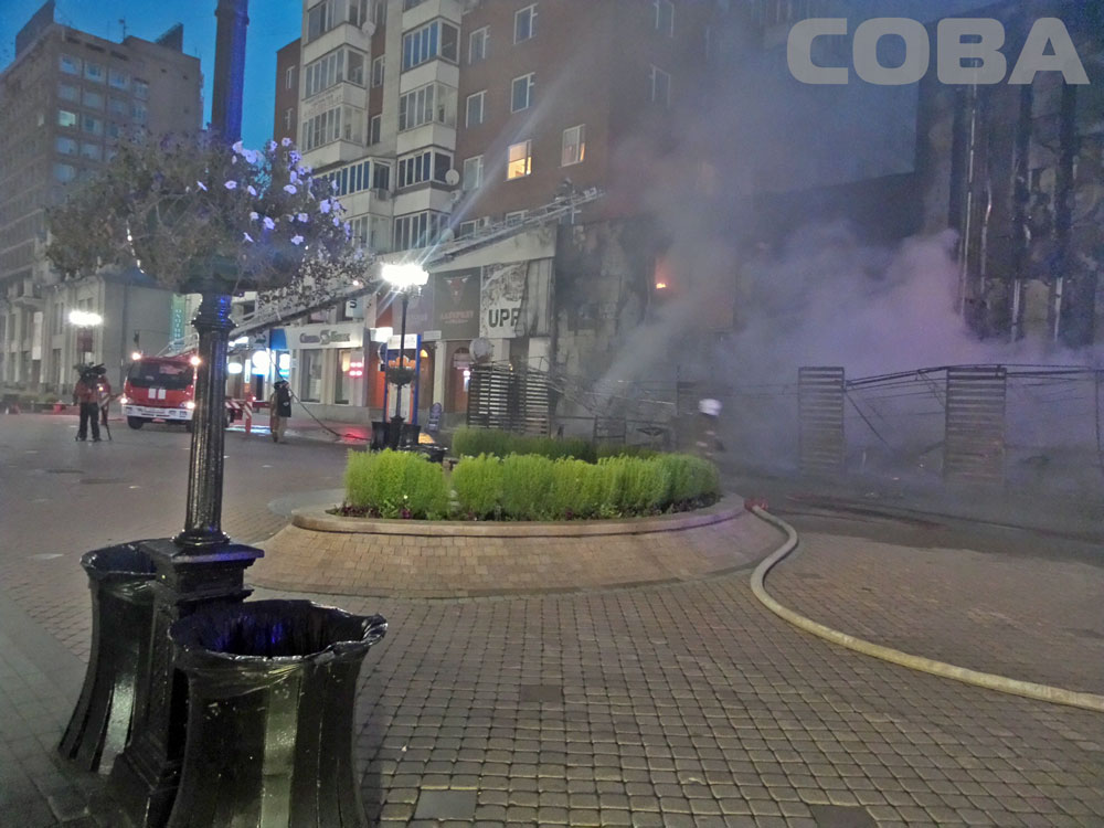 В центре Екатеринбурга сгорела кофейня «Шоколадница» - Фото 3
