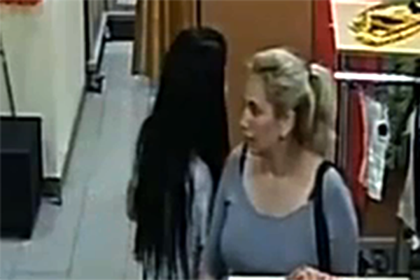 Полиция Екатеринбурга разыскивает двух злоумышленниц, подозреваемых в карманной краже - Фото 3