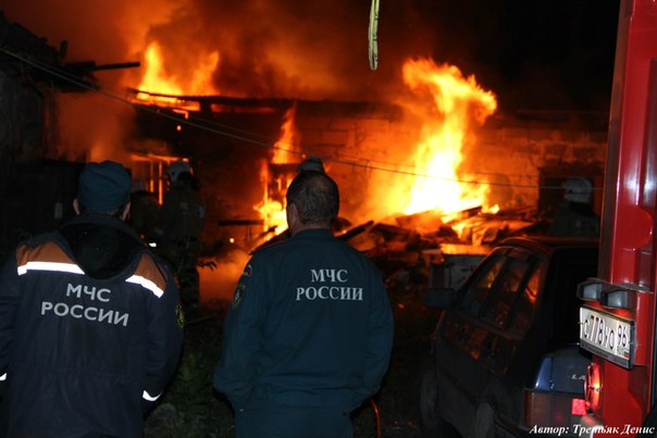 В Екатеринбурге сгорело несколько гаражей - Фото 2