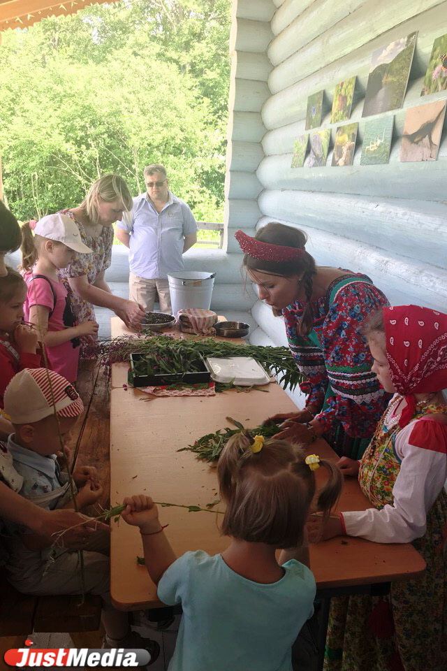 Прокатили детей на печи и выбрали короля сладкоежек. В Арамиле прошел фестиваль «Иван-чай». ФОТО - Фото 7