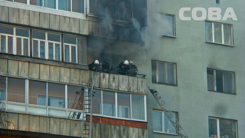 Мужчина сорвался с восьмого этажа во время пожара в жилом доме на улице Антона Валека - Фото 6