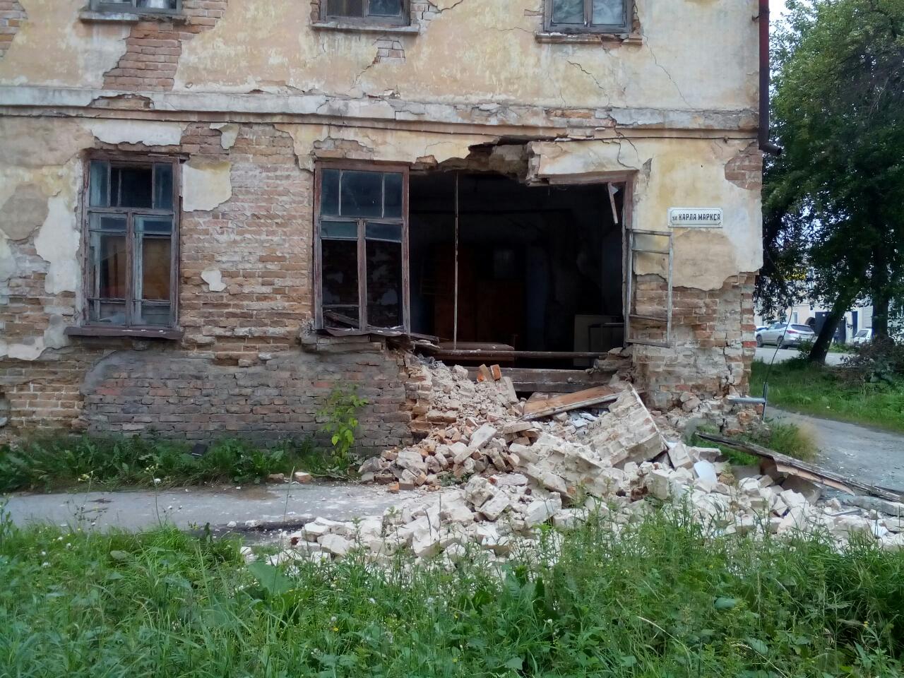 В Ирбите обрушилась стена памятника архитектуры. ФОТО - Фото 5