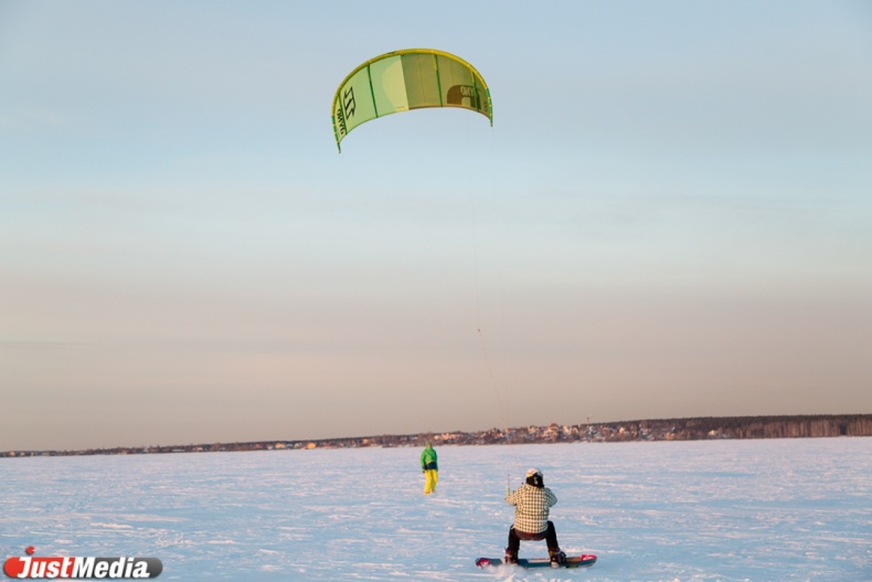 Снег, сноуборд… и парашют. Корреспондент JustMedia.ru опробовал себя в сноукайте - Фото 8