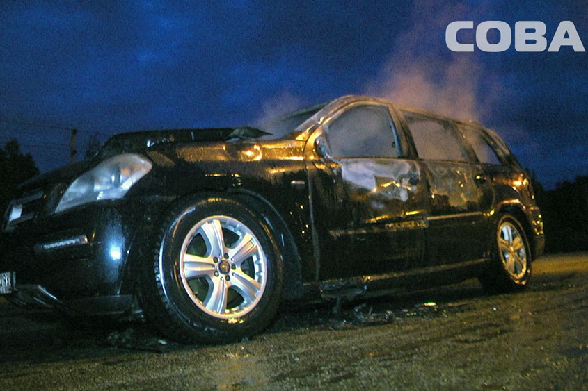 Ночью в Екатеринбург сгорел Mercedes за 5 млн рублей - Фото 2