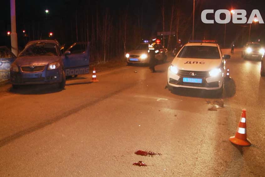 В Екатеринбурге Skoda, уходившая от полицейской погони, врезалась в столб. ФОТО - Фото 3