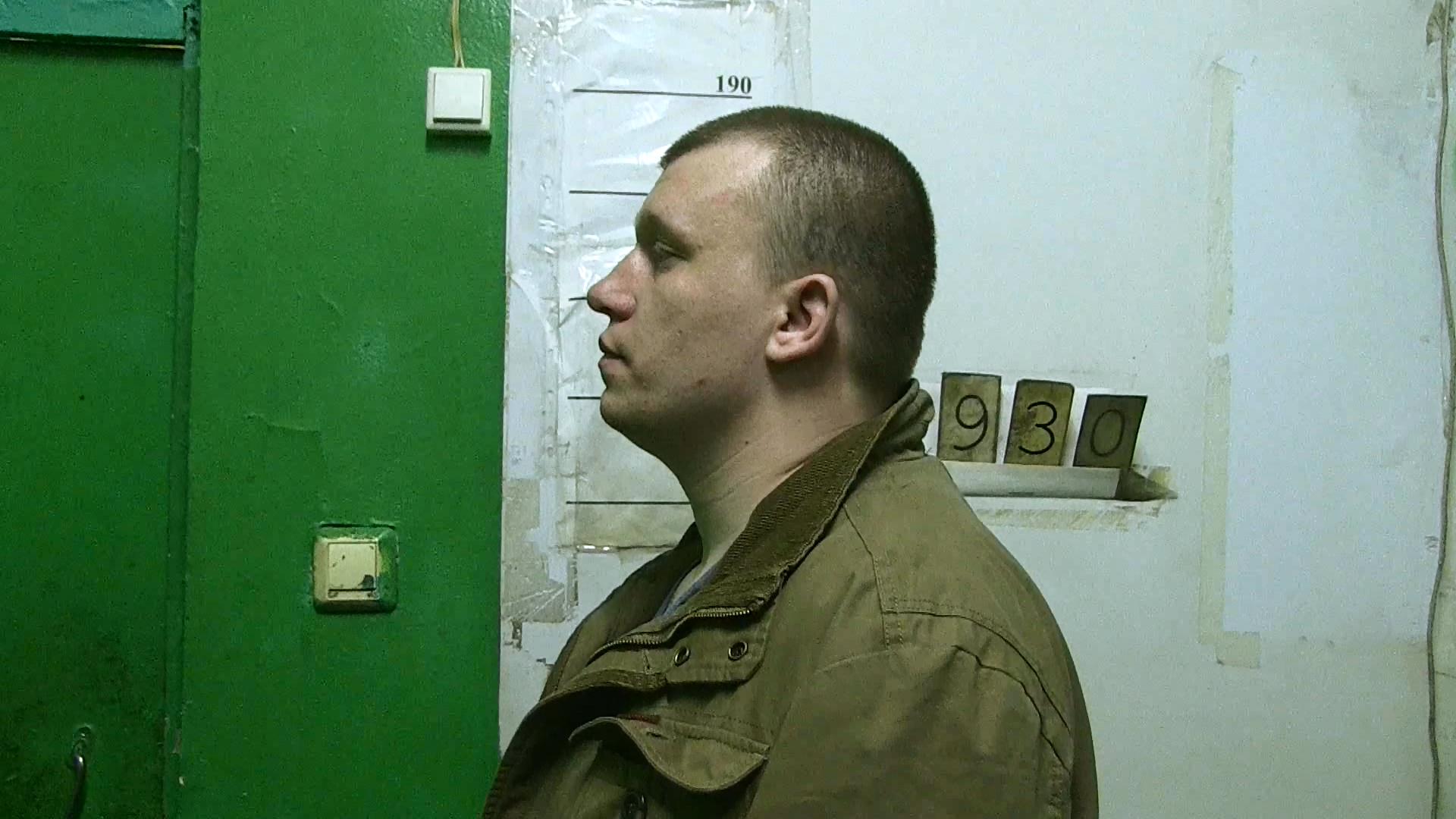В Екатеринбурге экс-зек, угрожая пистолетом бухгалтеру, забрал из сейфа одной из фирм города 2,6 миллиона рублей - Фото 2