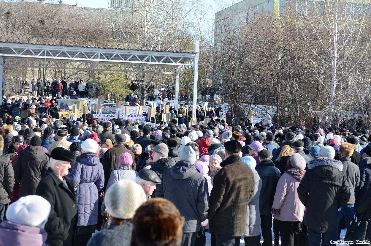 После мата министра Смирнова жители Асбеста вышли на митинг - Фото 5