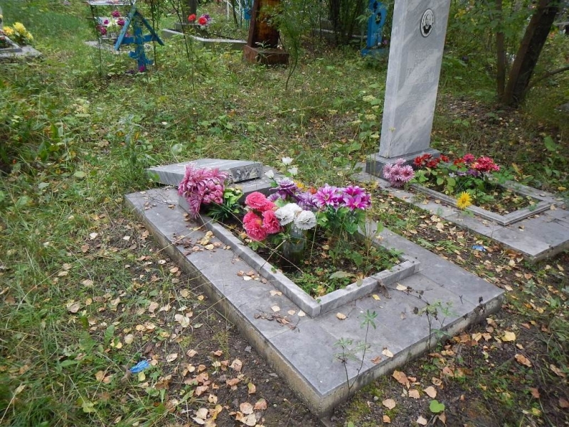 Под Каменском-Уральским малолетки «ради забавы» устроили погром на кладбище. ФОТО - Фото 3