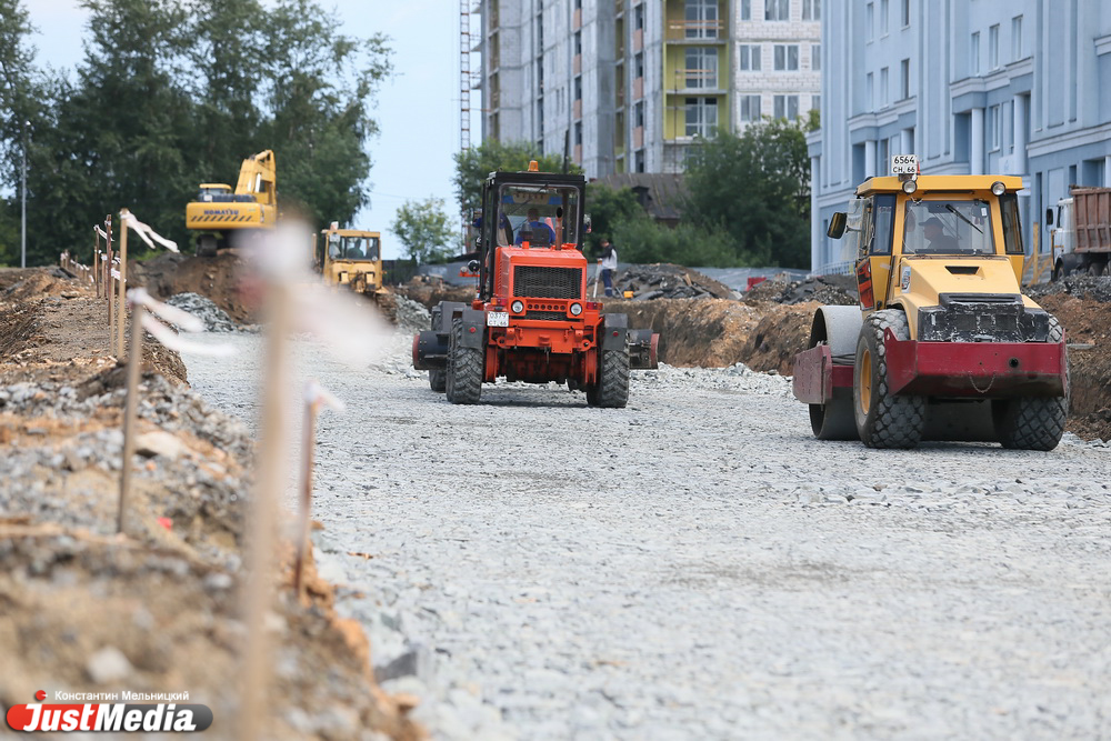 В Екатеринбурге активно ведутся работы по продлению улицы Татищева и закладке мощной ливневой канализации. ФОТО - Фото 2