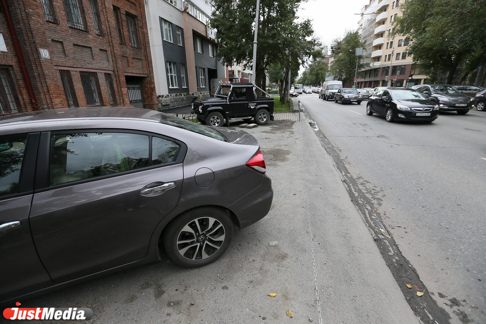 Журналисты JustMedia устроили разборки с захватчиками парковок - Фото 3