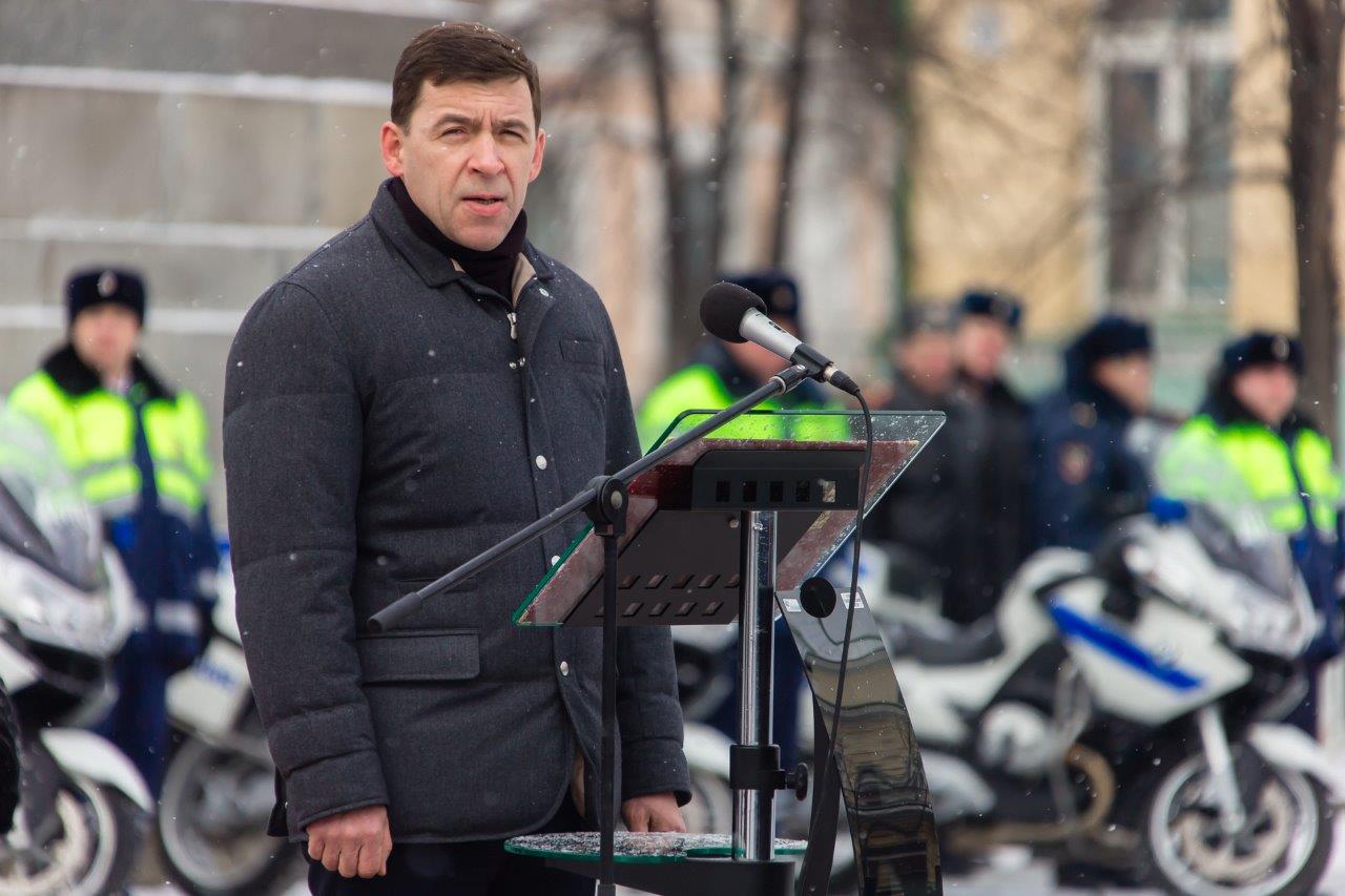 Евгений Куйвашев передал полицейским целую площадь новых спецмашин. ФОТО - Фото 2