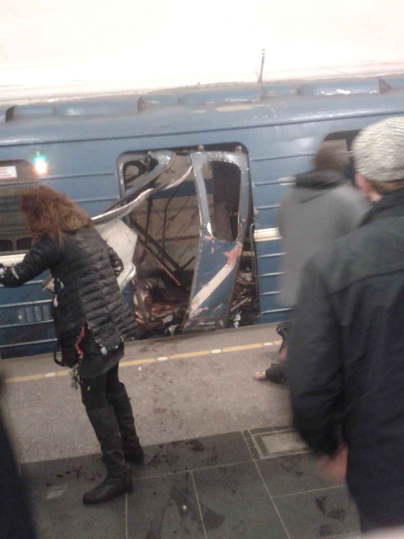 На станции метро «Технологический институт» в Санкт-Петербурге прогремел взрыв. ФОТО - Фото 2