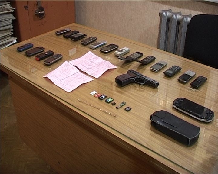 В Екатеринбурге полицейские задержали трех подозреваемых в серии грабежей и таксиста-наводчика - Фото 10
