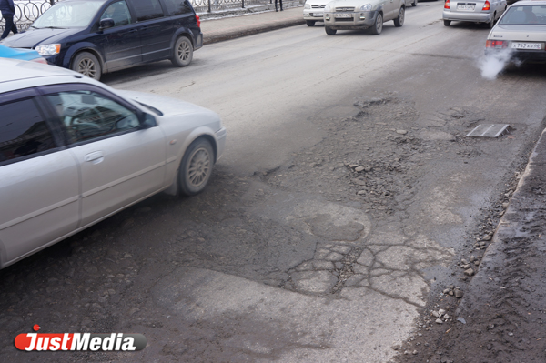 Екатеринбург в этом году останется без дорог: в бюджете нет денег даже на ямочный ремонт. ФОТО - Фото 5