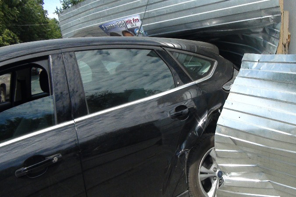 В Екатеринбурге водитель иномарки, объезжая пробку, столкнулся с «Фордом». Пострадали два человека - Фото 2
