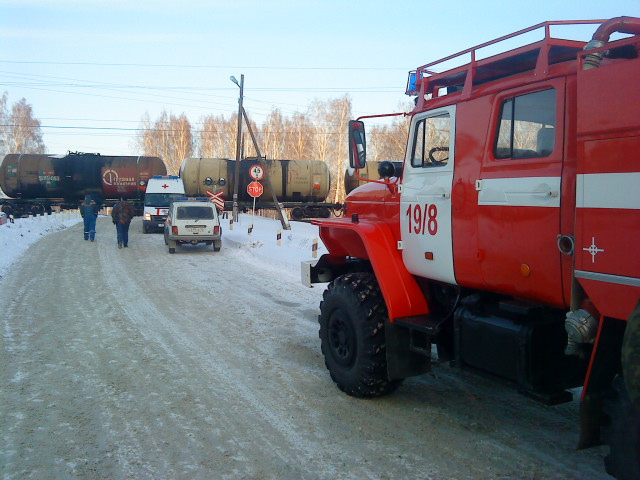 В Покровском на переезде фура столкнулась с локомотивом. Два человека погибли - Фото 6