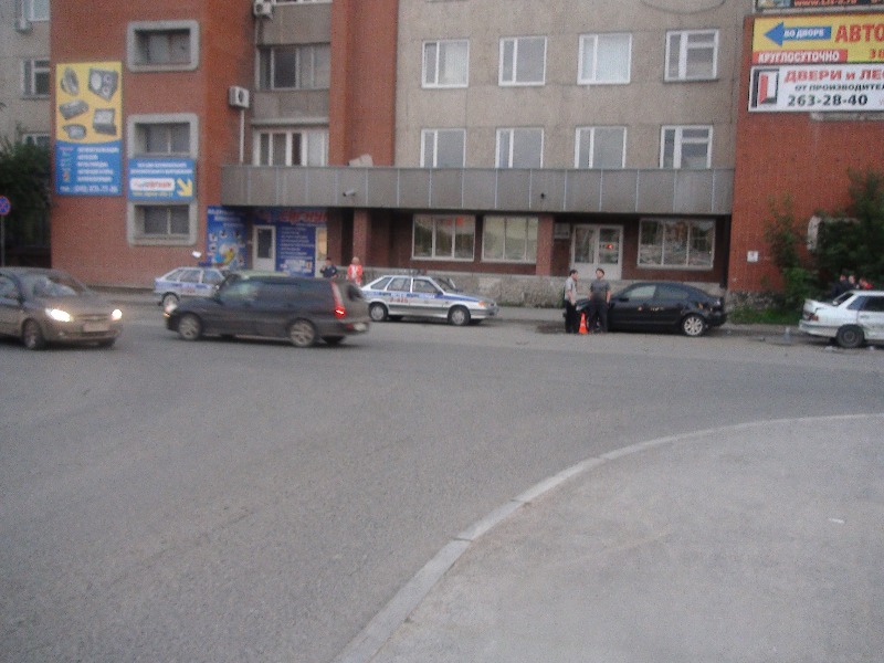 Жертвами двух ДТП в Екатеринбурге стали дети-пассажиры. ФОТО - Фото 5