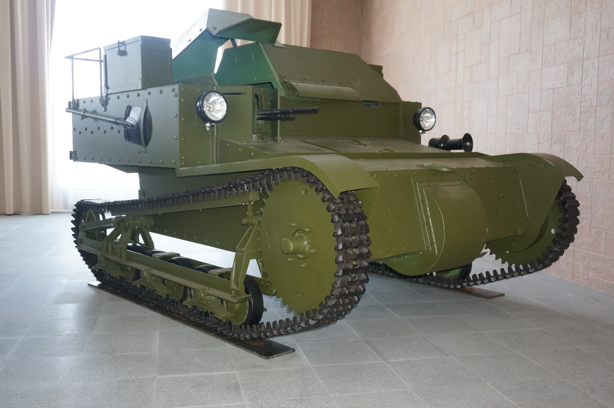 Музей военной техники УГМК пополнился новым экспонатом — танкеткой Т-27 образца 1931 года - Фото 2