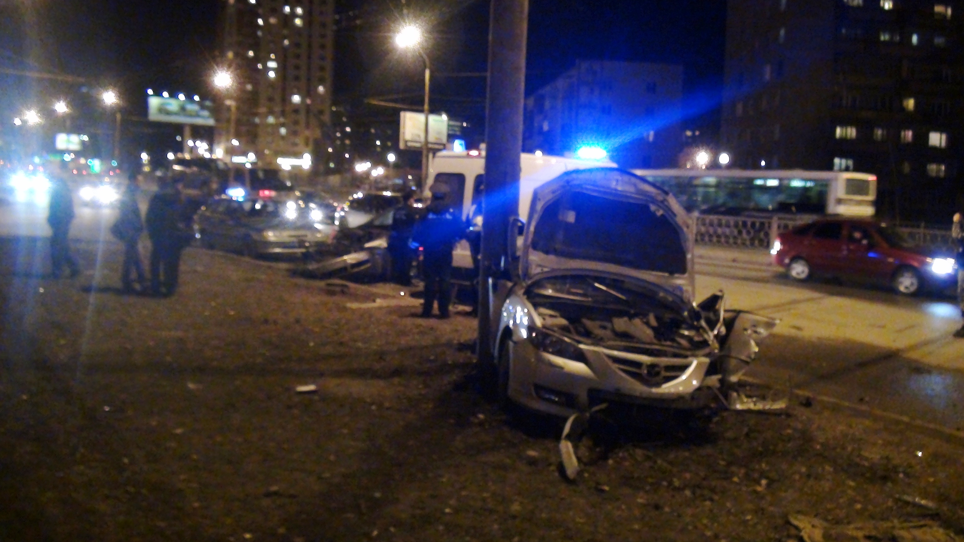 В Екатеринбурге водитель легковушки не уступил дорогу гонщику на «Мазде». От удара иномарку отбросило на столб - Фото 4