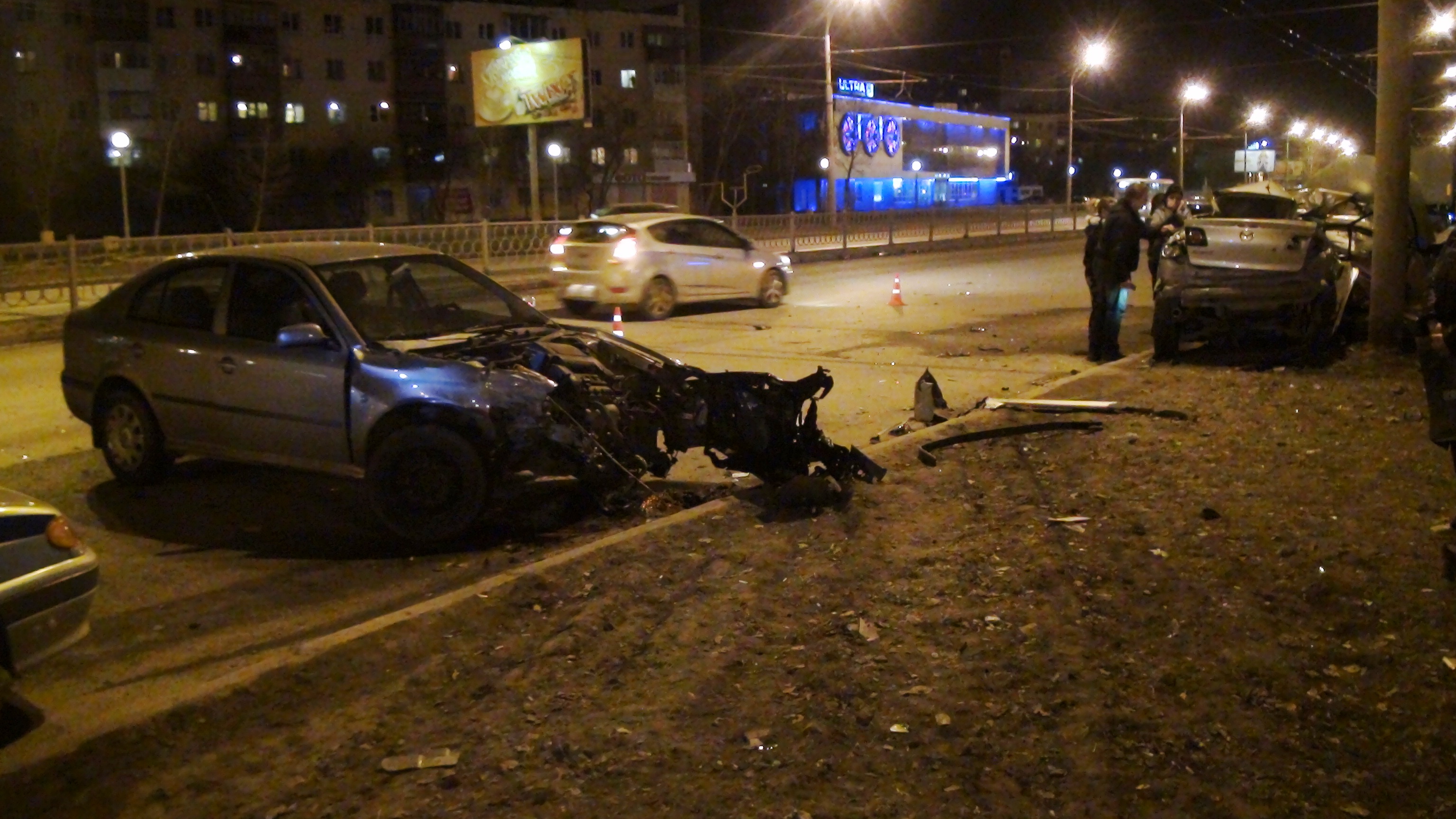В Екатеринбурге водитель легковушки не уступил дорогу гонщику на «Мазде». От удара иномарку отбросило на столб - Фото 3