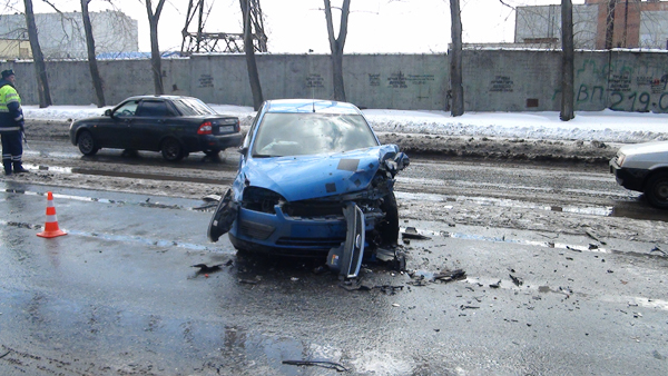 В Екатеринбурге автоледи спровоцировала ДТП, в котором погиб водитель другой легковушки - Фото 3