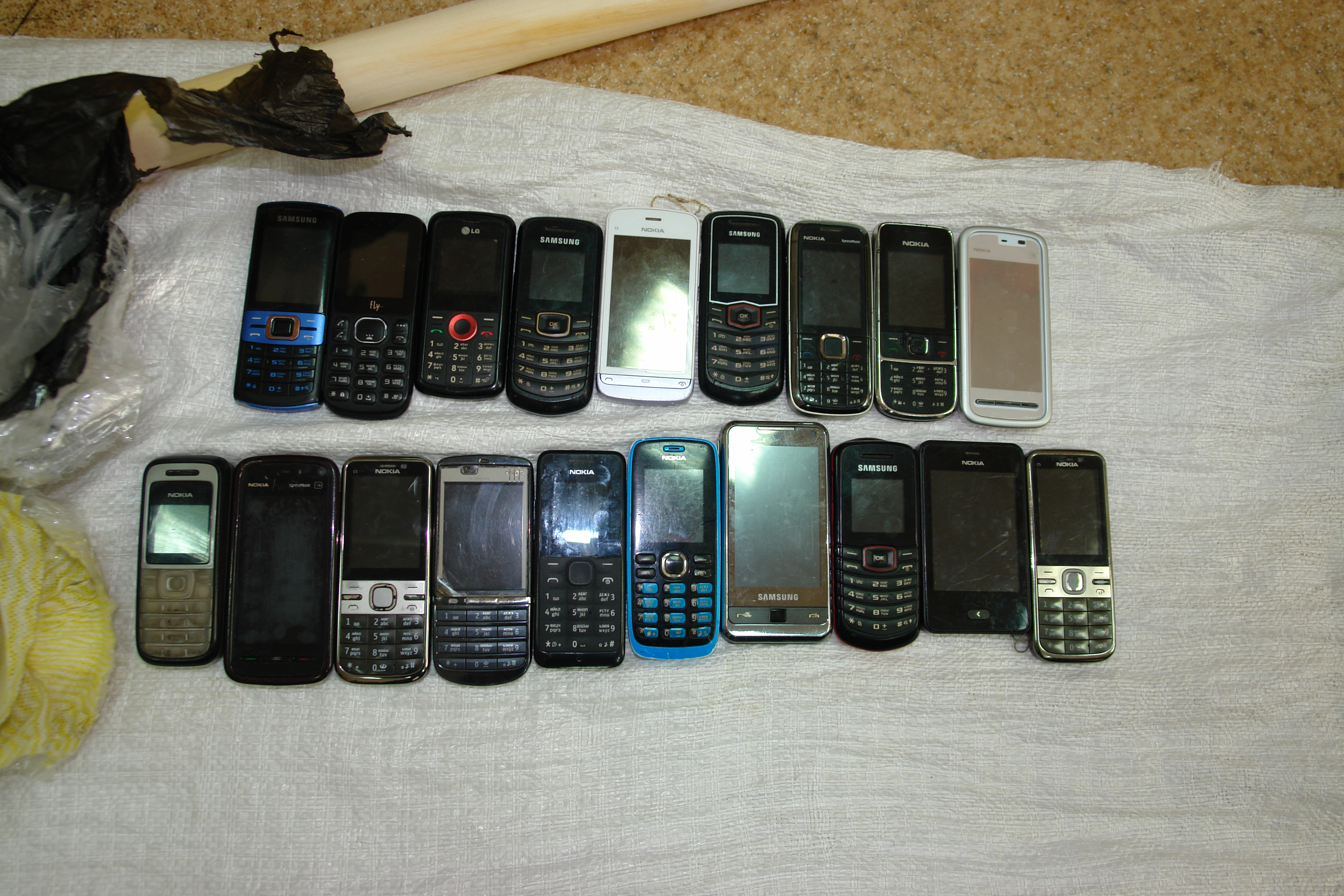 В Нижнетагильскую колонию «телефонометом» пытались закинуть 19 телефонов - Фото 3