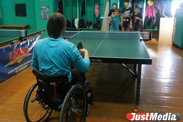 Невозможное возможно: уральский теннисист выигрывает соревнования, сидя в коляске - Фото 4