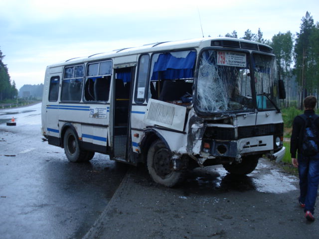 На трассе Асбест—Белоярский столкнулись пассажирский автобус и «Газель». Пострадал один человек - Фото 3