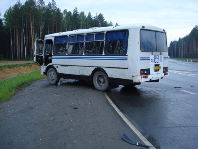 На трассе Асбест—Белоярский столкнулись пассажирский автобус и «Газель». Пострадал один человек - Фото 7