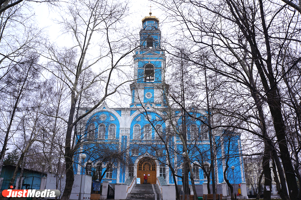 В православных храмах Екатеринбурга заготавливают вербу — в праздник ветки будут продавать прихожанам - Фото 2