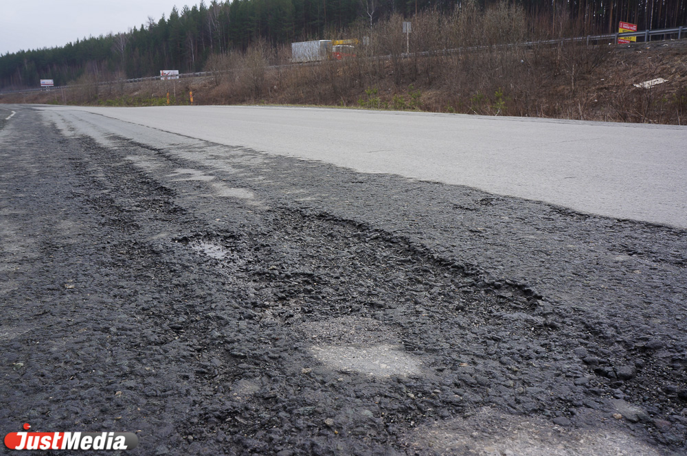 Климатические условия на Урале не способствуют хорошим дорогам. Но областные чиновники  обвиняют в этом мэрию - Фото 5
