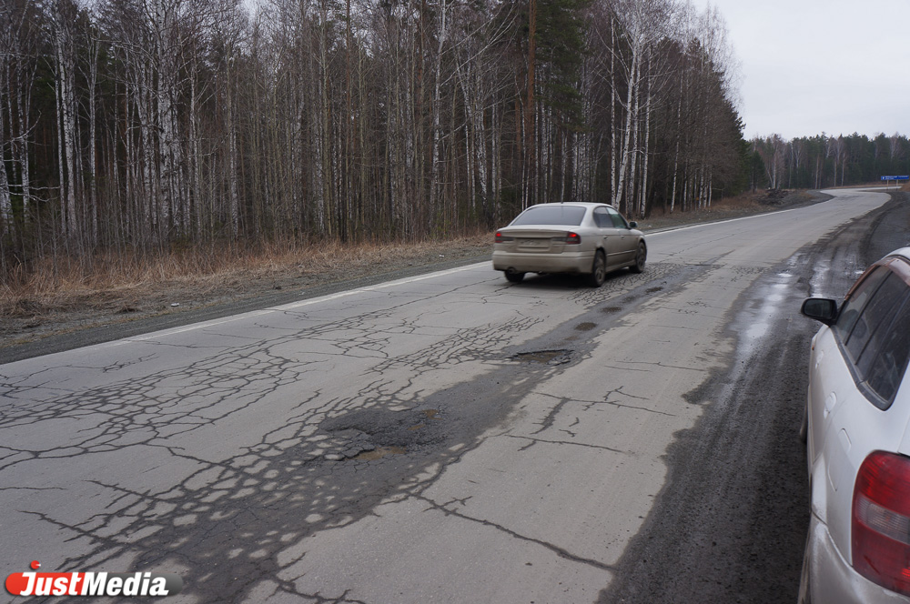 Климатические условия на Урале не способствуют хорошим дорогам. Но областные чиновники  обвиняют в этом мэрию - Фото 10