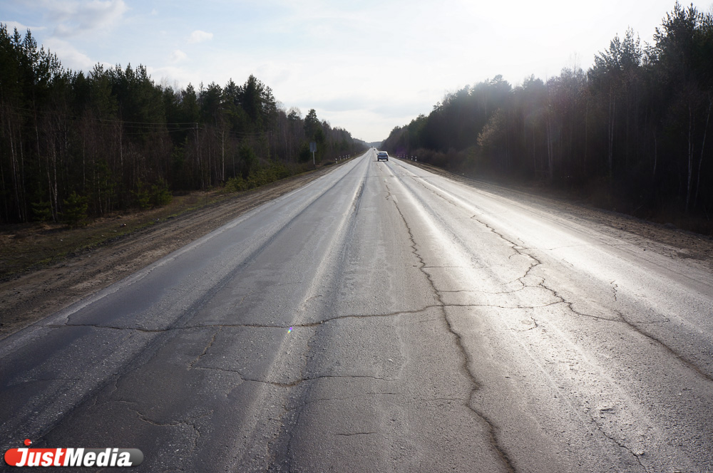 Климатические условия на Урале не способствуют хорошим дорогам. Но областные чиновники  обвиняют в этом мэрию - Фото 14