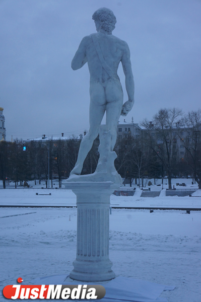 В Екатеринбурге появилась девятиметровая статуя Давида - Фото 4