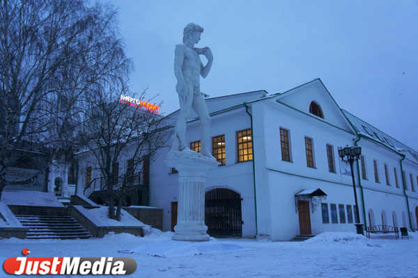 В Екатеринбурге появилась девятиметровая статуя Давида - Фото 3