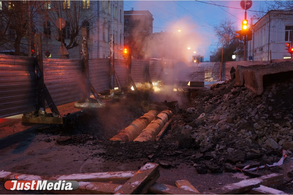 Жители домов на Первомайской остались без отопления из-за аварии на тепломагистрали. ФОТО - Фото 2