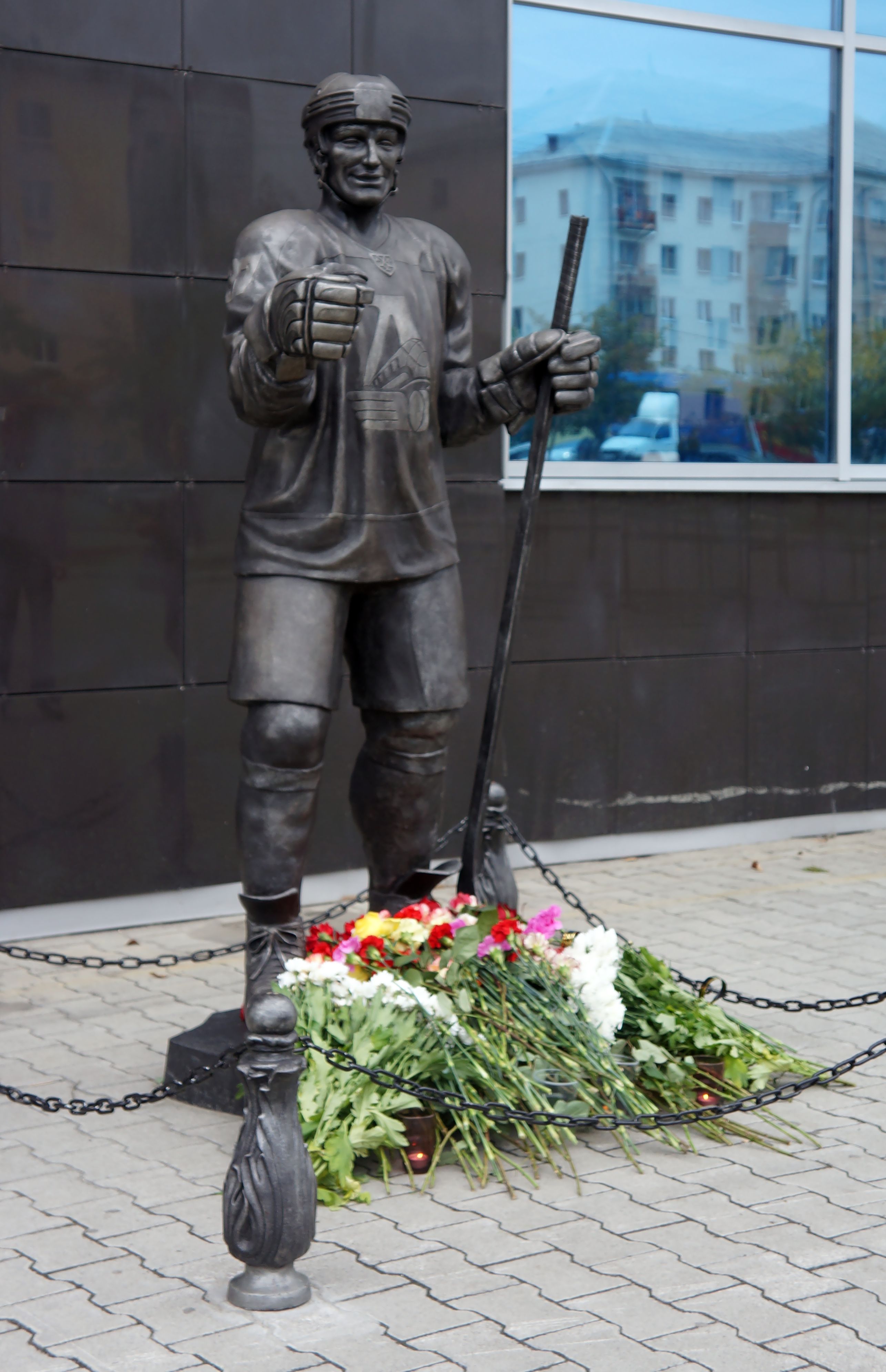 Екатеринбург, как и вся страна, вспоминает сегодня хоккеистов ярославского «Локомотива» - Фото 2
