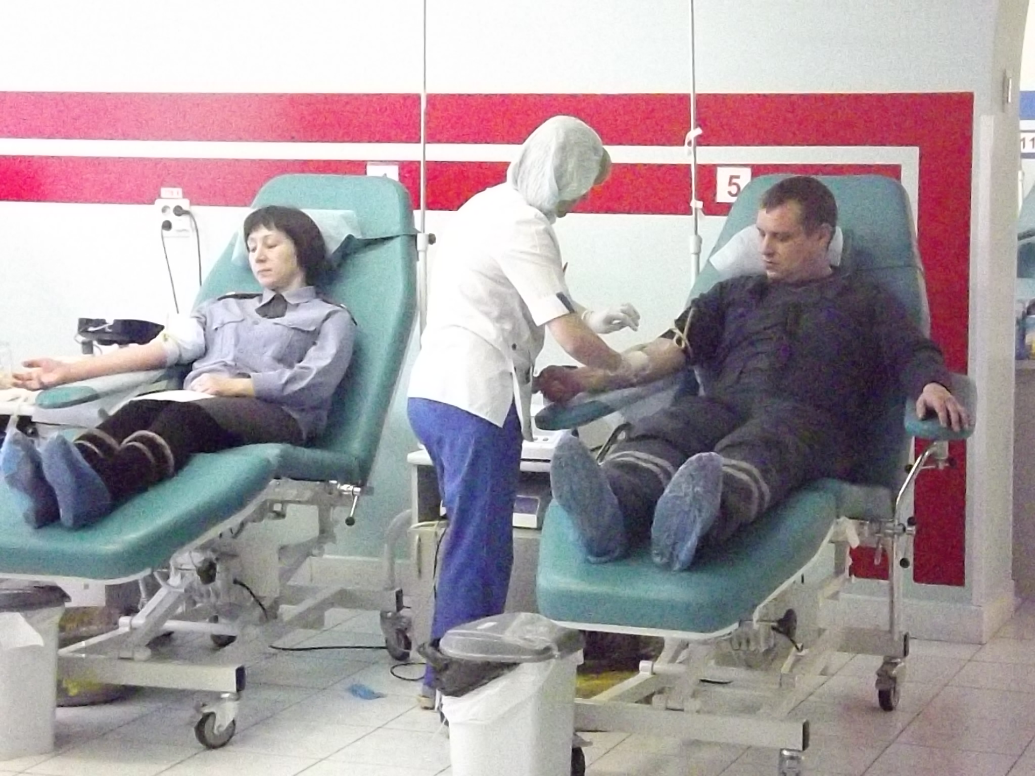 Сотрудники талицкой полиции сдали кровь для своего бывшего коллеги - Фото 5